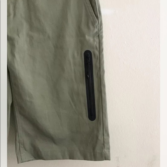 Nike Men Athletic Short Pants Khaki Green 28 Flat Front - Picture 2 of 8